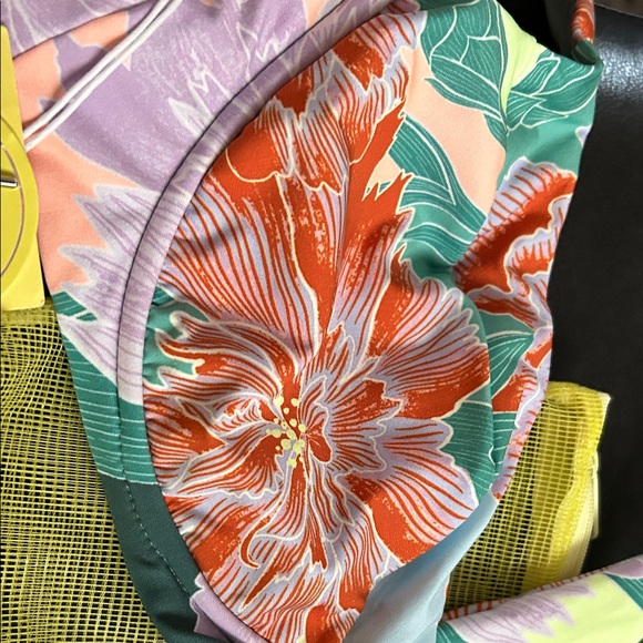 Maaji Pastel Floral Bikini top only . Underwire XL 
No padding. ReversibleNWT - Picture 7 of 8